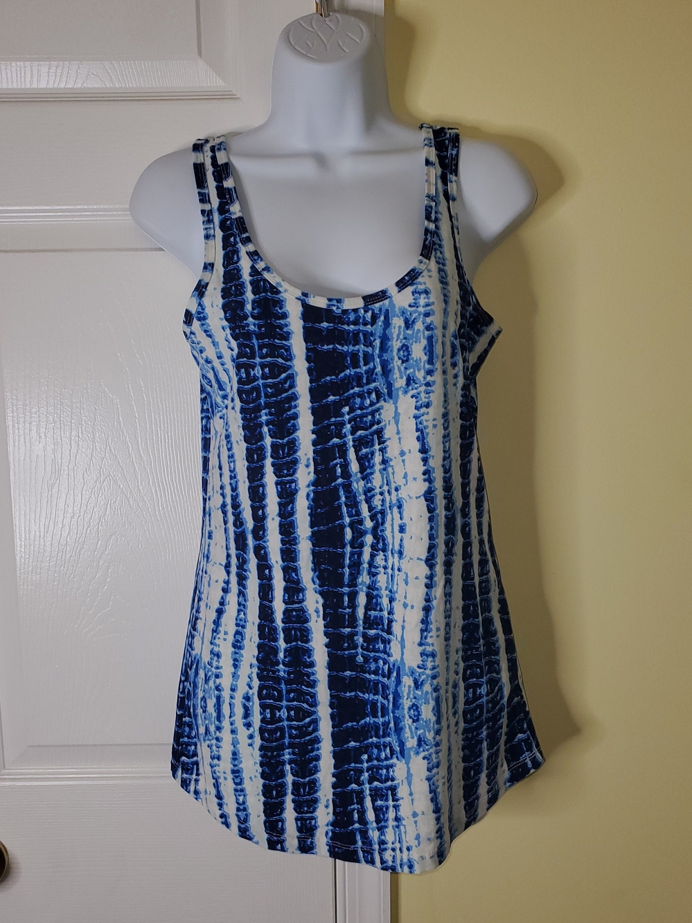 💙 No Boundaries Blue & White Abstract Print Tank Top | Size L